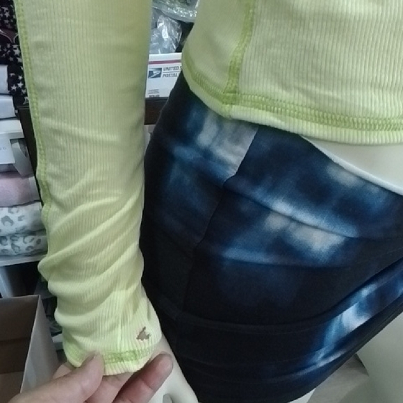 BDG Lemon Green Long Sleeve Turtleneck  Fitted Jersey Knit Large Top NEW - Picture 4 of 16